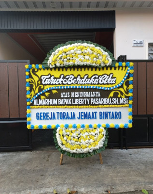 Papan Bunga Duka di Mangoli Selatan
